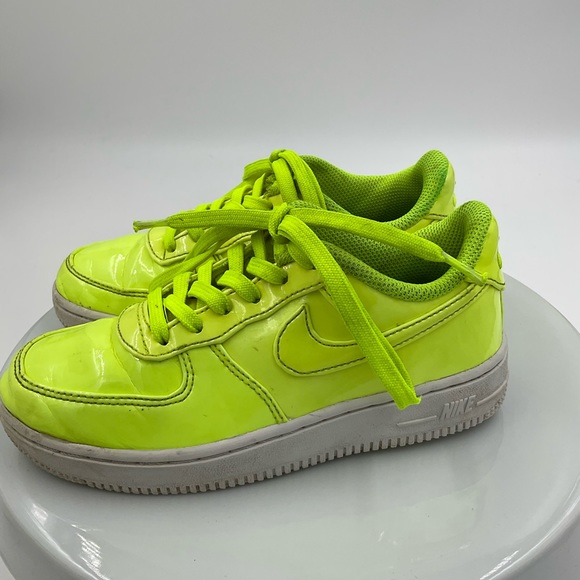 NIKE AIR FORCE 1 ‘VOLT’- Size KIDS 13C - Picture 2 of 9